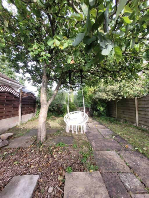 Riverside Bungalow - Direct River Access! Ystradgynlais المظهر الخارجي الصورة