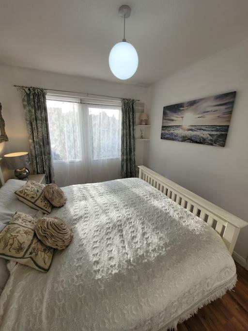 Riverside Bungalow - Direct River Access! Ystradgynlais المظهر الخارجي الصورة